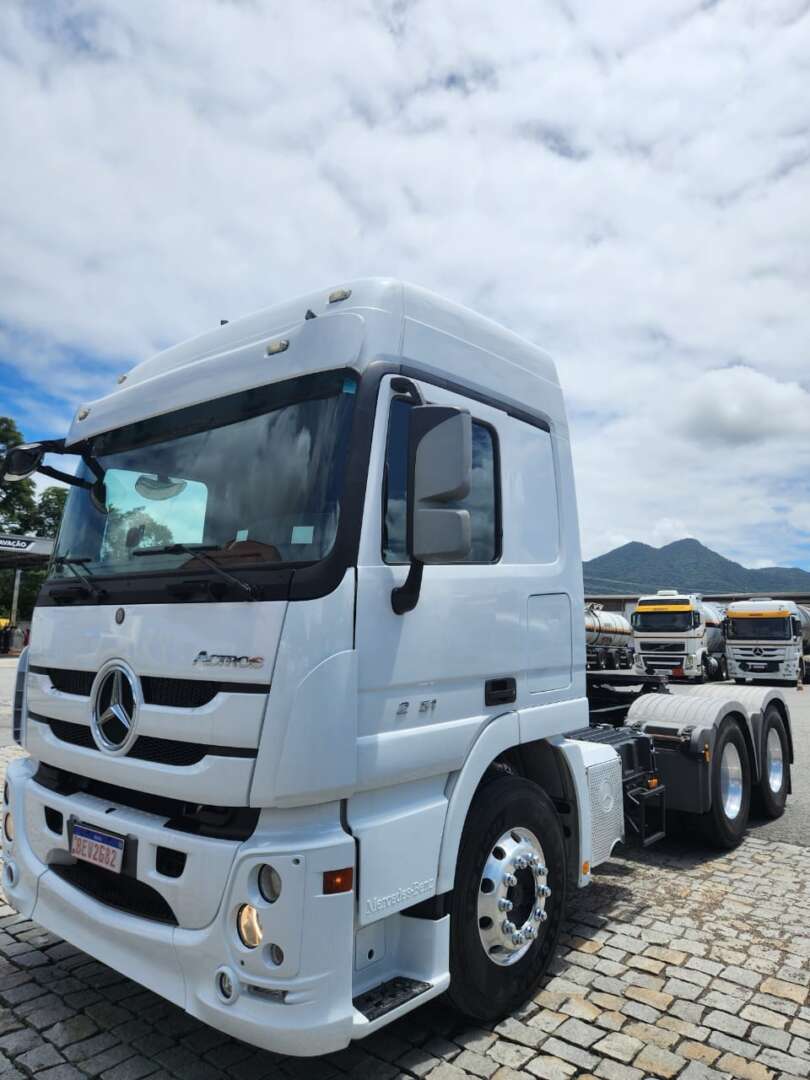 Caminhão MERCEDES BENZ MB 2651 Cavalo Mecânico ANO 2020 de Agricopel Comercio de Derivados de Petróleo LTDA na Santa Catarina