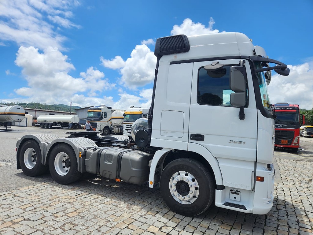 Caminhão MERCEDES BENZ MB 2651 Cavalo Mecânico ANO 2020 de Agricopel Comercio de Derivados de Petróleo LTDA na Santa Catarina