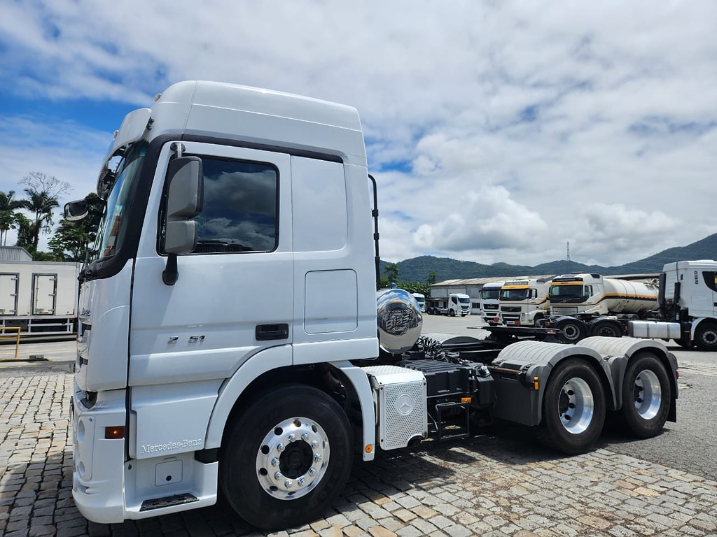Caminhão MERCEDES BENZ MB 2651 Cavalo Mecânico ANO 2020 de Agricopel Comercio de Derivados de Petróleo LTDA na Santa Catarina