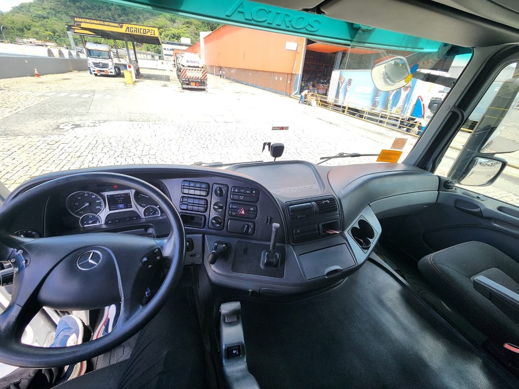Caminhão MERCEDES BENZ MB 2651 Cavalo Mecânico ANO 2020 de Agricopel Comercio de Derivados de Petróleo LTDA na Santa Catarina