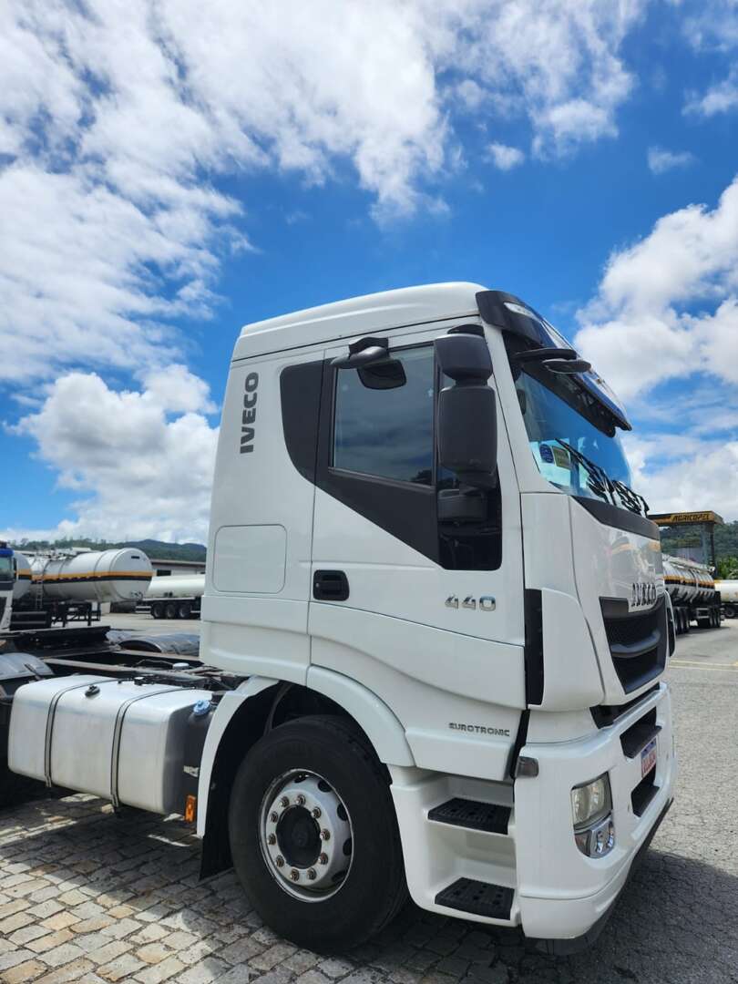 Caminhão IVECO HI WAY 440 Cavalo Mecânico ANO 2016 de Agricopel Comercio de Derivados de Petróleo LTDA na Santa Catarina