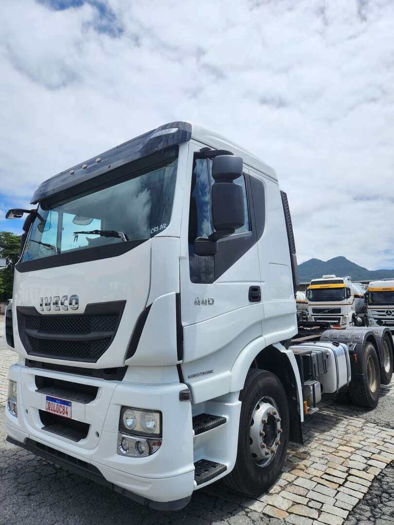 Caminhão IVECO HI WAY 440 Cavalo Mecânico ANO 2016 de Agricopel Comercio de Derivados de Petróleo LTDA na Santa Catarina