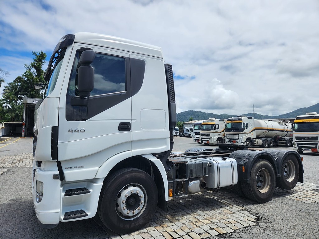 Caminhão IVECO HI WAY 440 Cavalo Mecânico ANO 2016 de Agricopel Comercio de Derivados de Petróleo LTDA na Santa Catarina