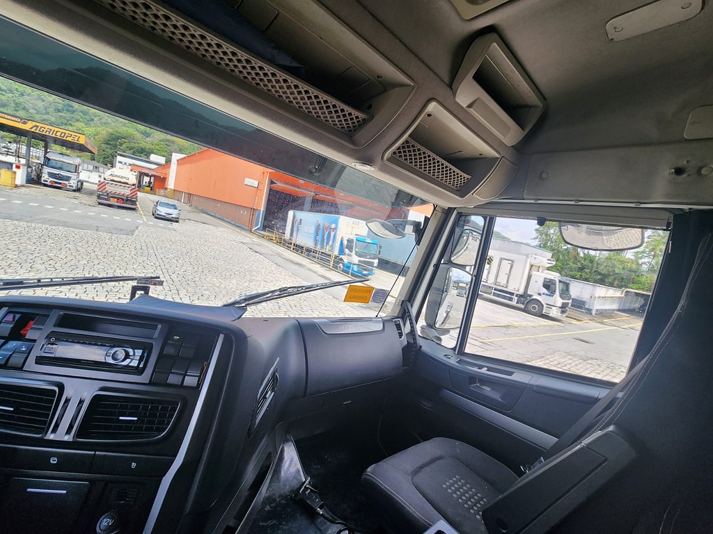 Caminhão IVECO HI WAY 440 Cavalo Mecânico ANO 2016 de Agricopel Comercio de Derivados de Petróleo LTDA na Santa Catarina