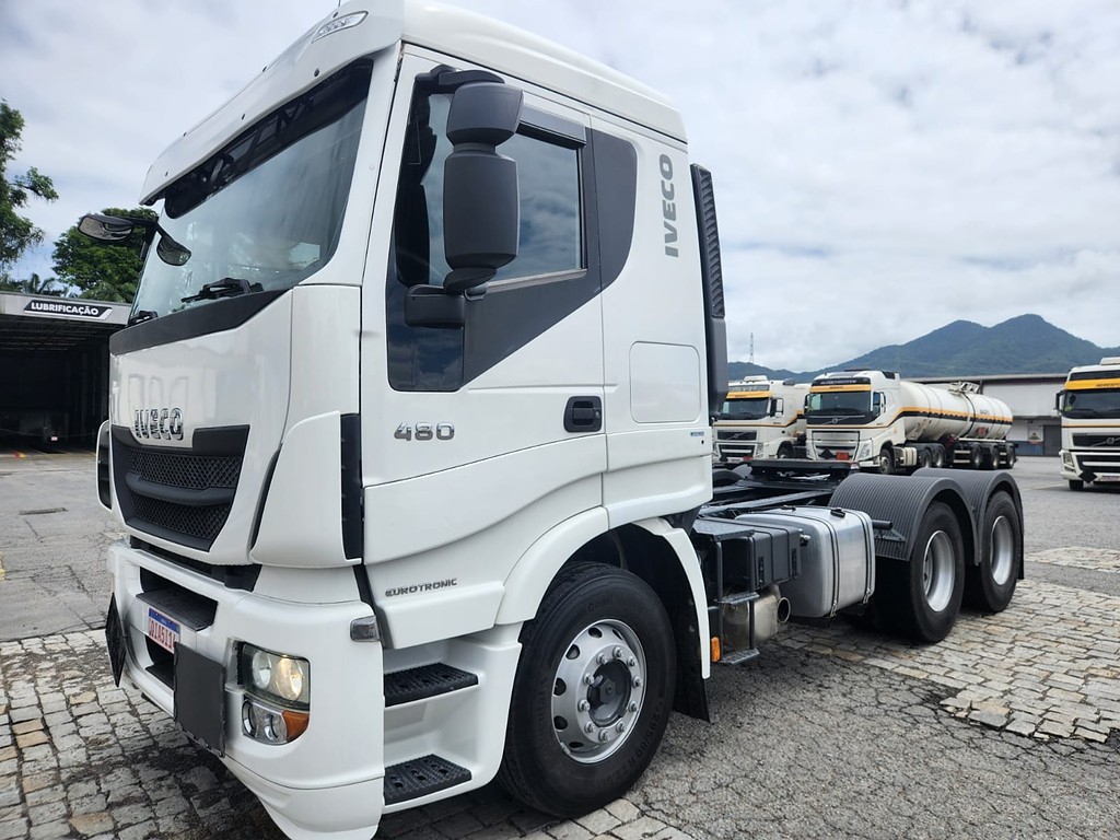 Caminhão IVECO STRALIS 800S48TZ Cavalo Mecânico ANO 2016 de Agricopel Comercio de Derivados de Petróleo LTDA na Santa Catarina