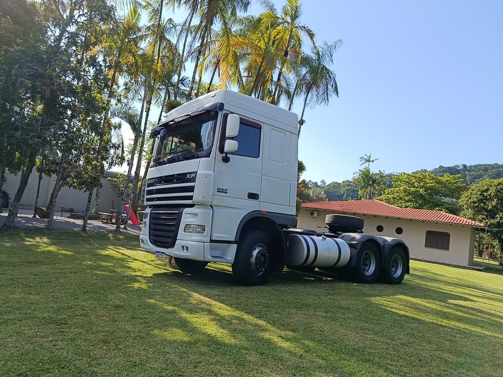 Caminhão DAF XF105 510 Cavalo Mecânico ANO 2016 de Agricopel Comercio de Derivados de Petróleo LTDA na Santa Catarina