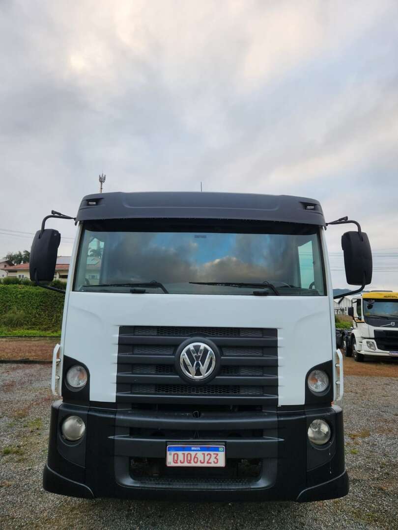 Caminhão VOLKSWAGEN VW 24280 Chassis ANO 2019 de Agricopel Comercio de Derivados de Petróleo LTDA na Santa Catarina