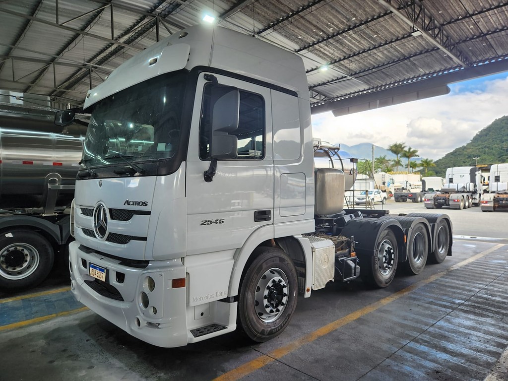 Caminhão MERCEDES BENZ MB 2646 Chassis ANO 2020 de Agricopel Comercio de Derivados de Petróleo LTDA na Santa Catarina