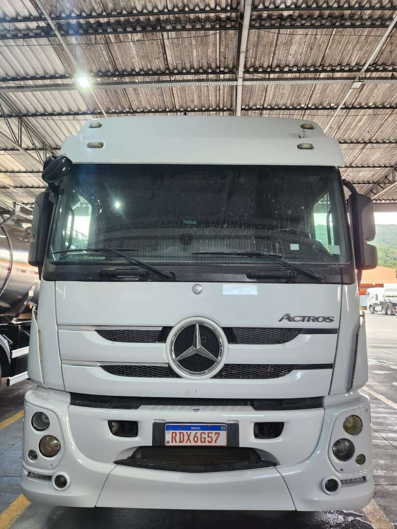 Caminhão MERCEDES BENZ MB 2646 Chassis ANO 2020 de Agricopel Comercio de Derivados de Petróleo LTDA na Santa Catarina