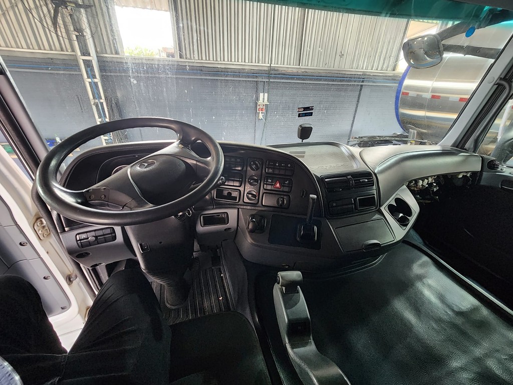 Caminhão MERCEDES BENZ MB 2646 Chassis ANO 2020 de Agricopel Comercio de Derivados de Petróleo LTDA na Santa Catarina