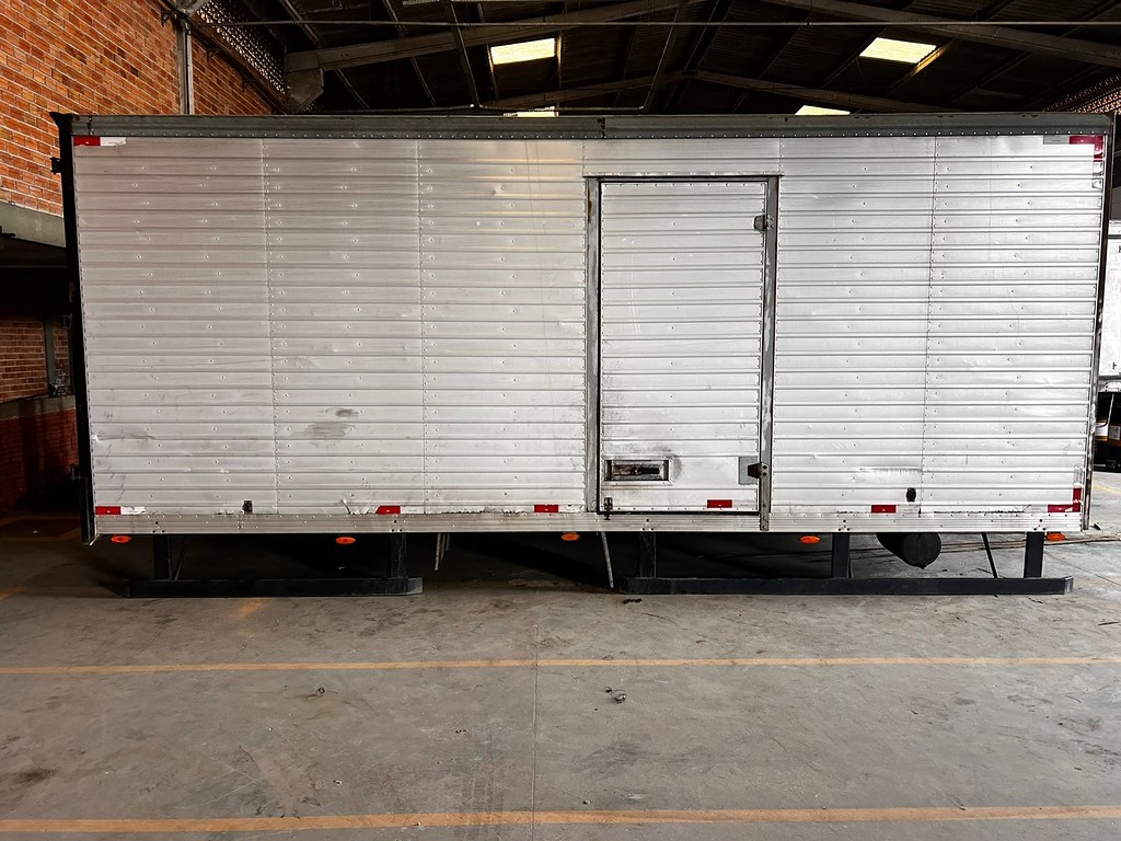 Carreta IMPLEMENTO CAMINHÃO BAÚ Outros ANO 2018 1 Eixo de Truck Max Implementos no Paraná