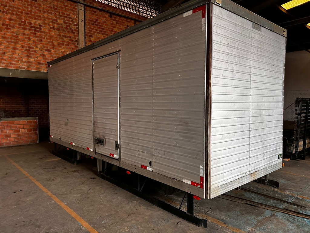 Carreta IMPLEMENTO CAMINHÃO BAÚ Outros ANO 2018 1 Eixo de Truck Max Implementos no Paraná