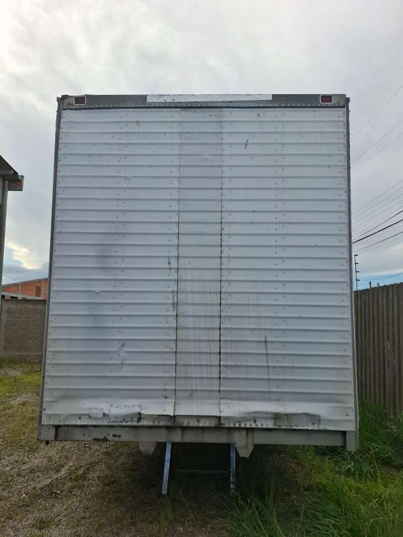 Carreta IMPLEMENTO CAMINHÃO BAÚ Linshalm ANO 2010 1 Eixo de Truck Max Implementos no Paraná