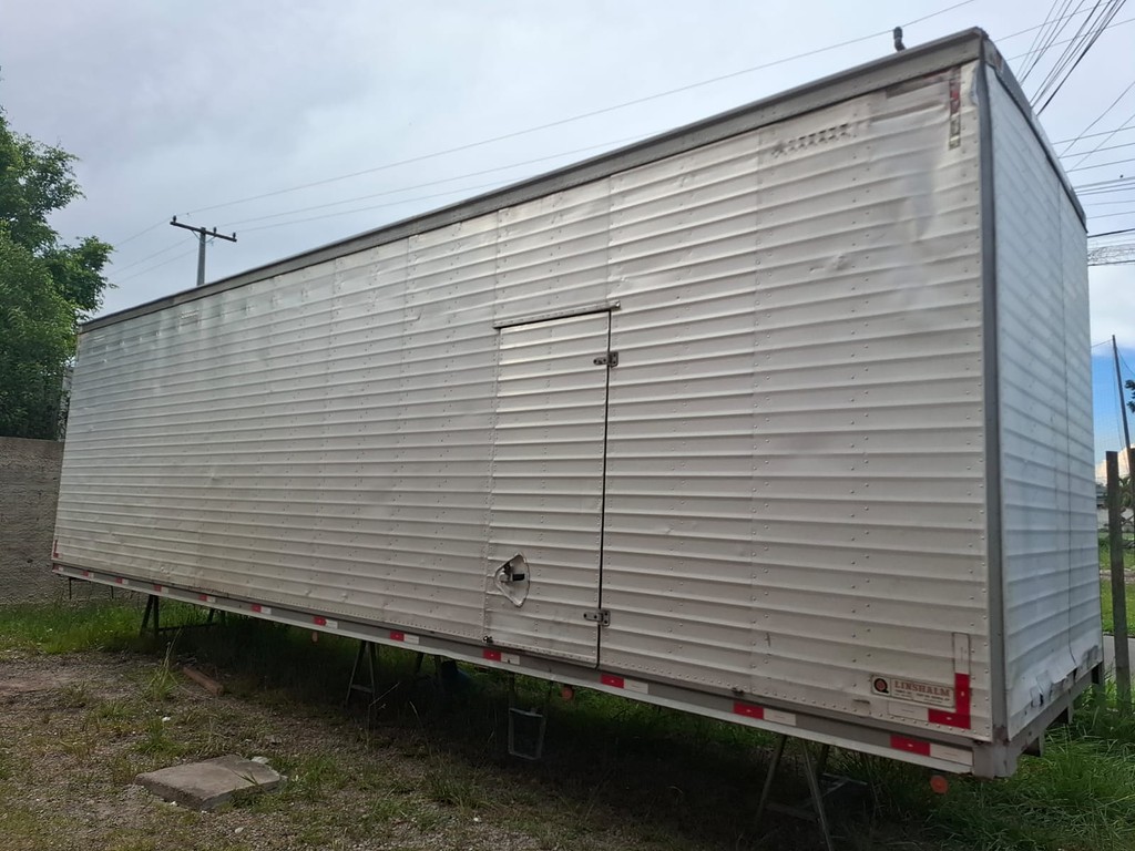 Carreta IMPLEMENTO CAMINHÃO BAÚ Linshalm ANO 2010 1 Eixo de Truck Max Implementos no Paraná