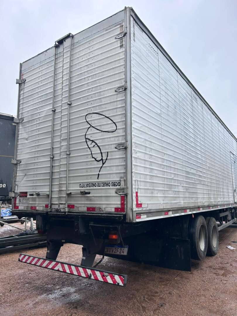 Carreta IMPLEMENTO CAMINHÃO BAÚ Linshalm ANO 2010 1 Eixo de Truck Max Implementos no Paraná