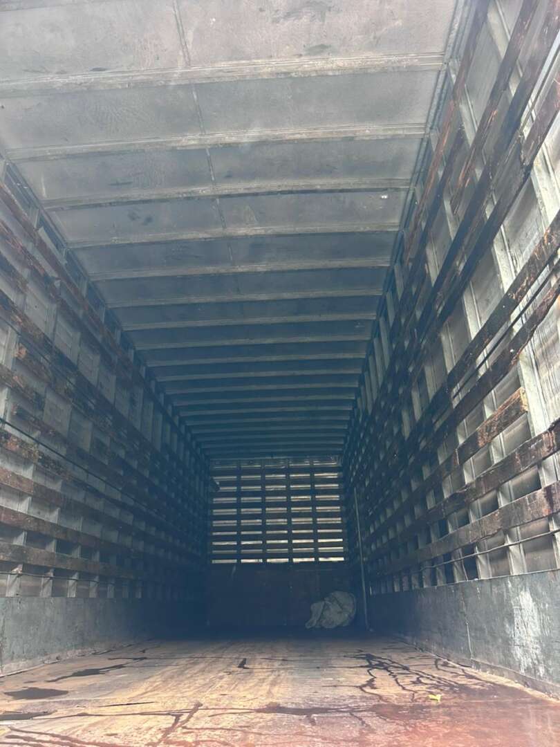 Carreta IMPLEMENTO CAMINHÃO BAÚ Linshalm ANO 2010 1 Eixo de Truck Max Implementos no Paraná