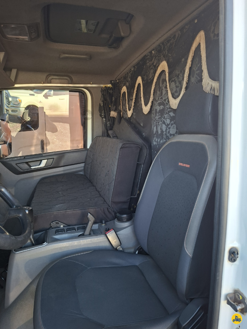Caminhão VOLKSWAGEN VW 11180 Baú Refrigerado ANO 2020 de LG Caminhões no Paraná