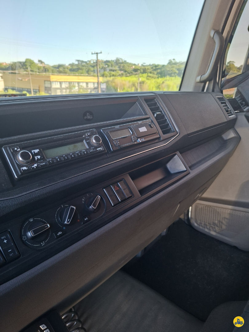 Caminhão VOLKSWAGEN VW 11180 Baú Refrigerado ANO 2020 de LG Caminhões no Paraná
