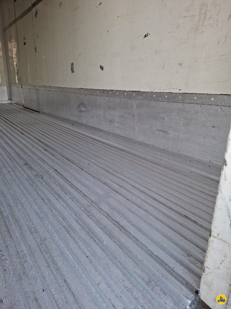 Caminhão VOLKSWAGEN VW 10160 Baú Refrigerado ANO 2018 de LG Caminhões no Paraná