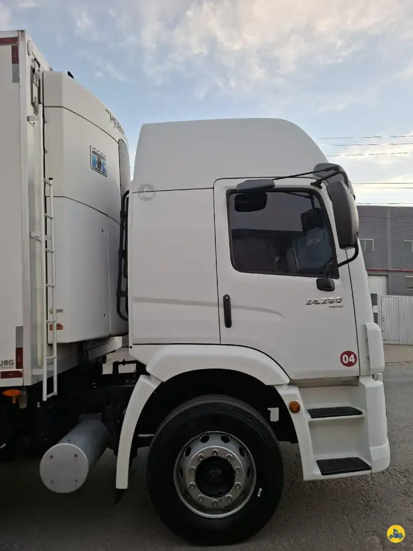 Caminhão VOLKSWAGEN VW 24280 Baú Refrigerado ANO 2022 de LG Caminhões no Paraná