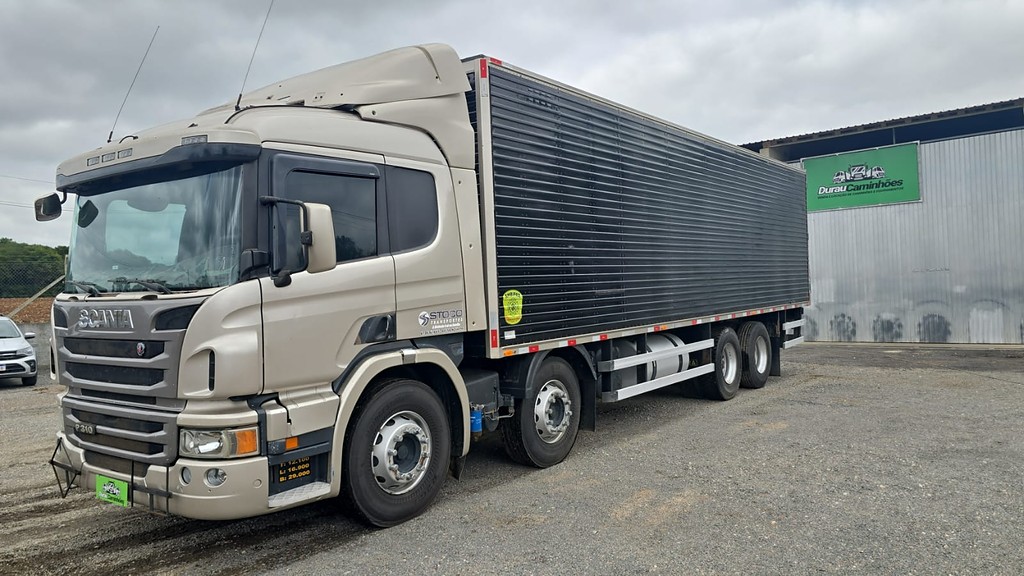 Caminhão SCANIA P310 Baú Furgão + Plataforma Elevatória ANO 2014 de Durau e Stoco Comercio de Caminhões LTDA no Paraná
