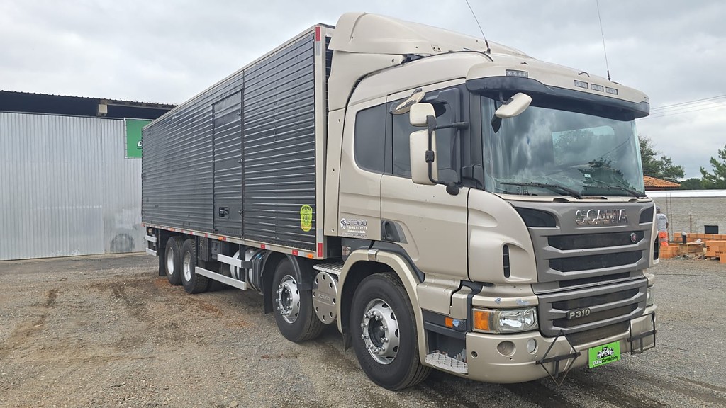 Caminhão SCANIA P310 Baú Furgão + Plataforma Elevatória ANO 2014 de Durau e Stoco Comercio de Caminhões LTDA no Paraná