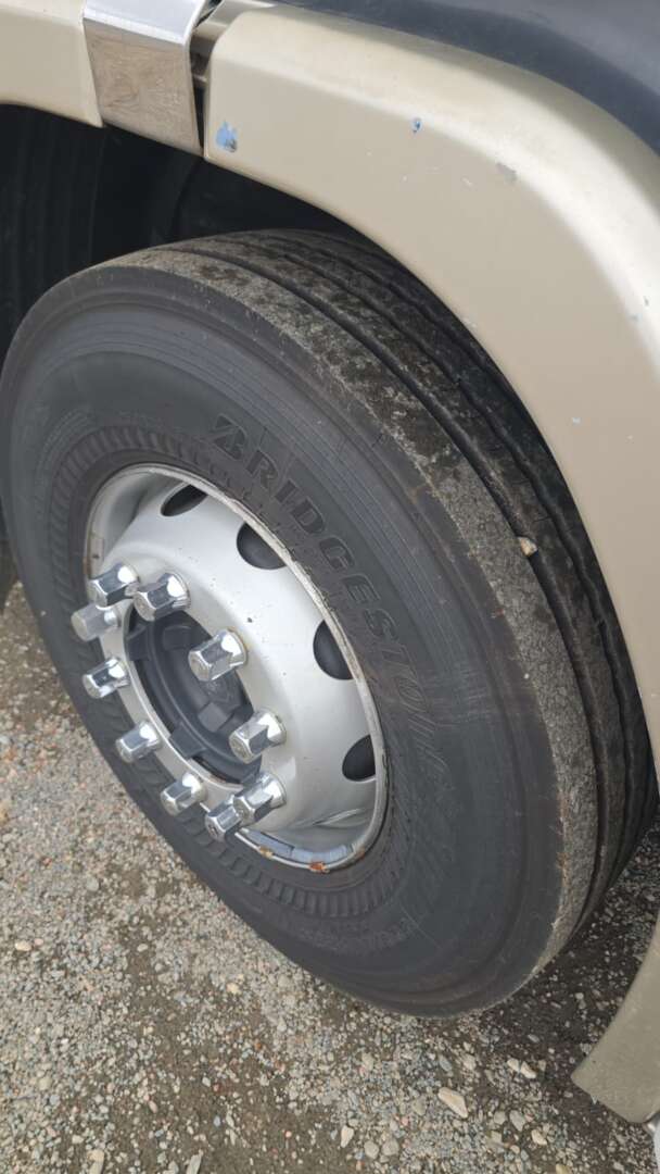 Caminhão SCANIA P310 Baú Furgão + Plataforma Elevatória ANO 2014 de Durau e Stoco Comercio de Caminhões LTDA no Paraná