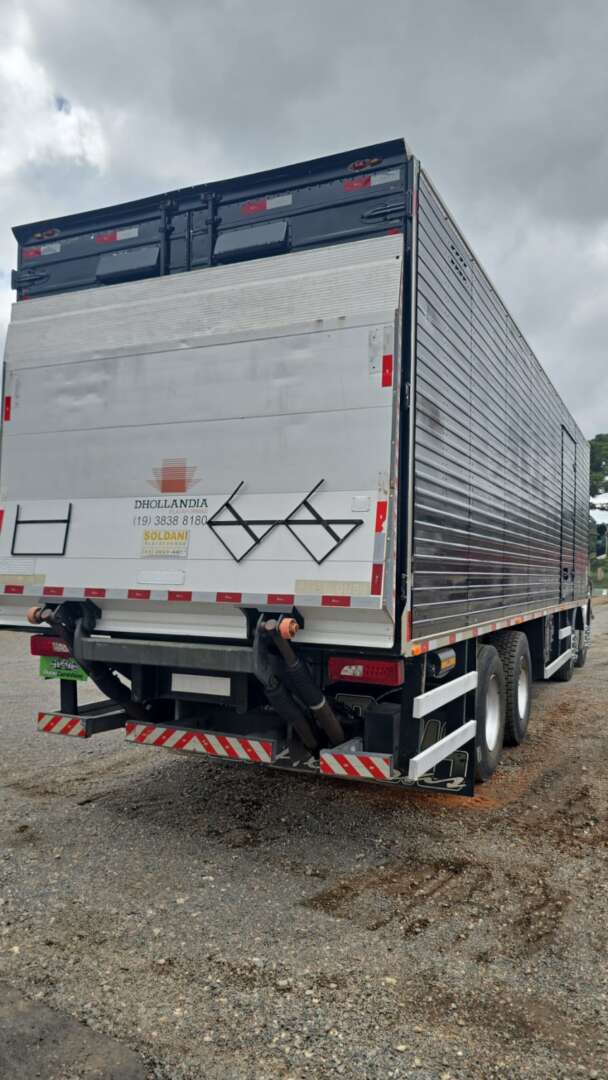 Caminhão SCANIA P310 Baú Furgão + Plataforma Elevatória ANO 2014 de Durau e Stoco Comercio de Caminhões LTDA no Paraná