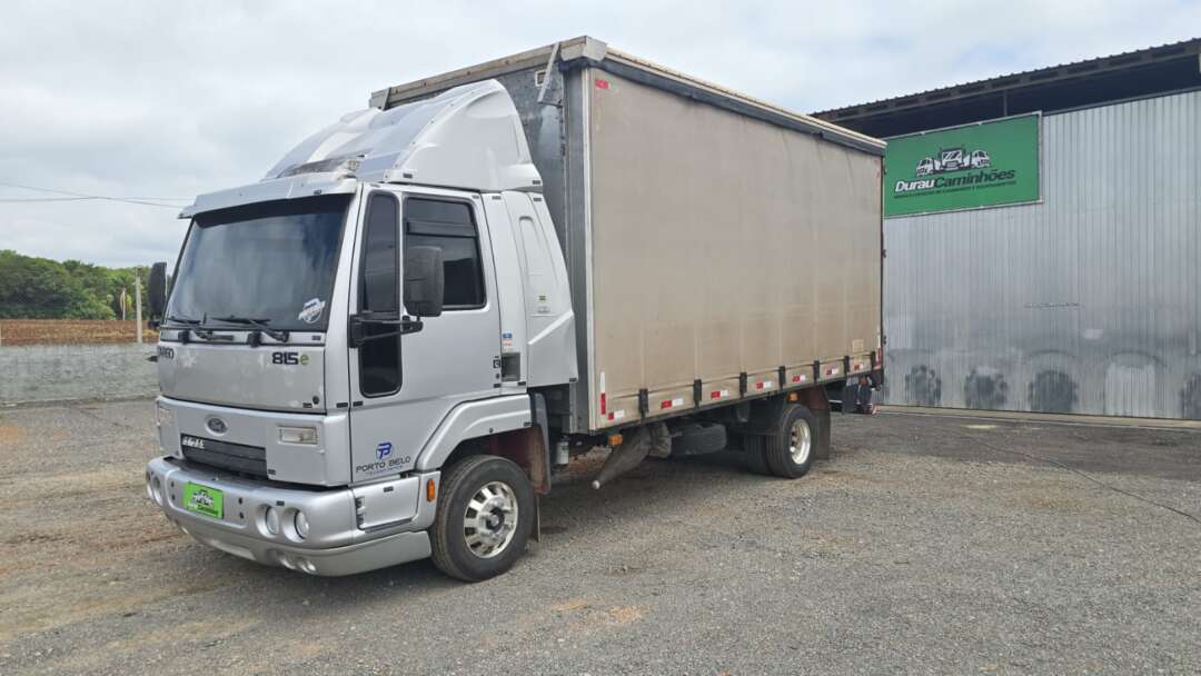 Caminhão FORD CARGO 815 Baú Sider ANO 2010 de Durau e Stoco Comercio de Caminhões LTDA no Paraná