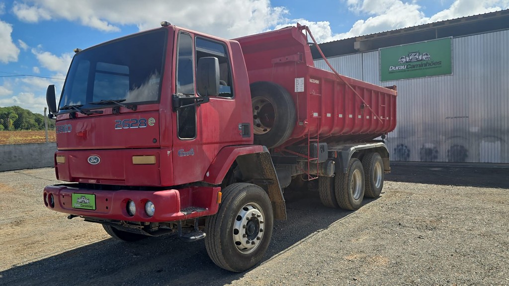 Caminhão FORD CARGO 2628 Caçamba Basculante ANO 2006 de Durau e Stoco Comercio de Caminhões LTDA no Paraná