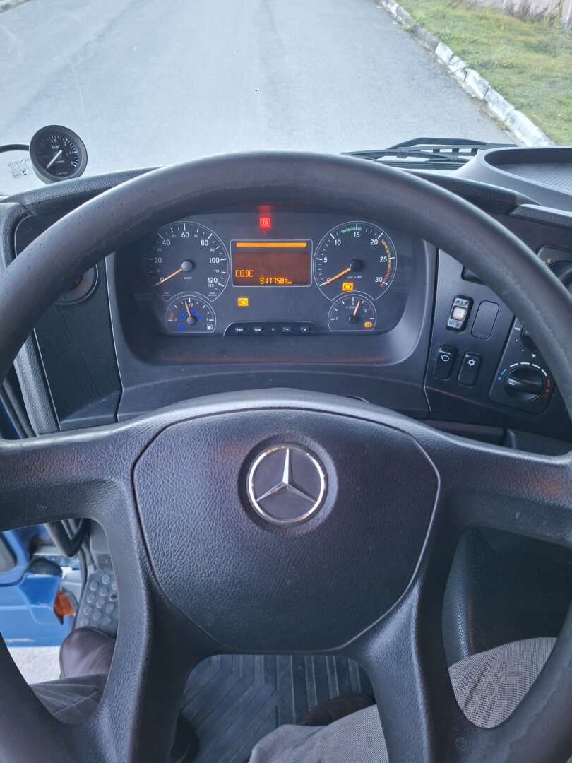 Caminhão MERCEDES BENZ MB 2429 Baú Refrigerado ANO 2013 de LG Caminhões no Paraná