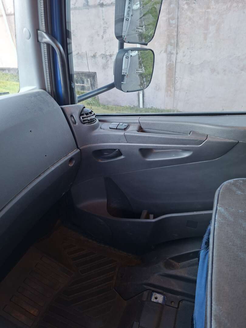 Caminhão MERCEDES BENZ MB 2429 Baú Refrigerado ANO 2013 de LG Caminhões no Paraná