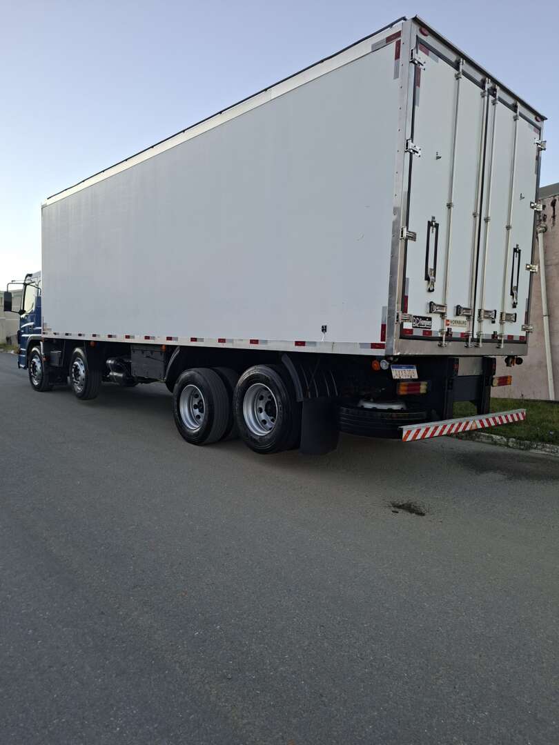 Caminhão MERCEDES BENZ MB 2429 Baú Refrigerado ANO 2013 de LG Caminhões no Paraná