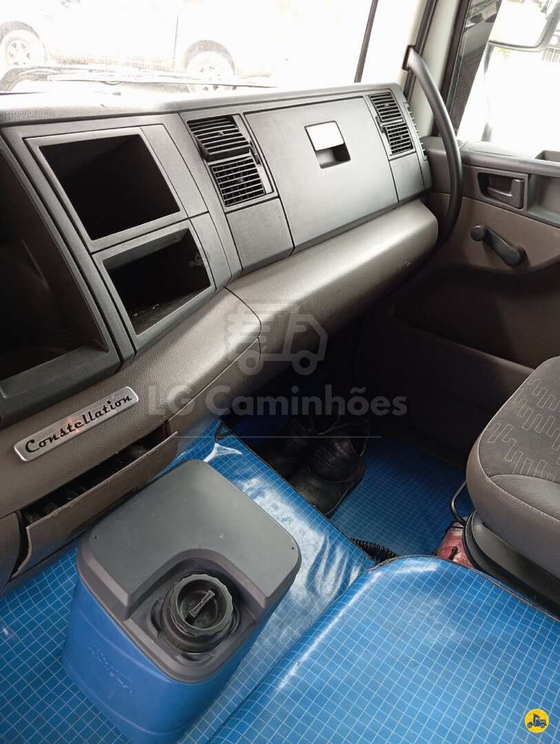 Caminhão VOLKSWAGEN VW 24280 Baú Furgão ANO 2013 de LG Caminhões no Paraná