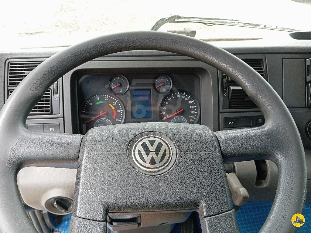 Caminhão VOLKSWAGEN VW 24280 Baú Furgão ANO 2013 de LG Caminhões no Paraná