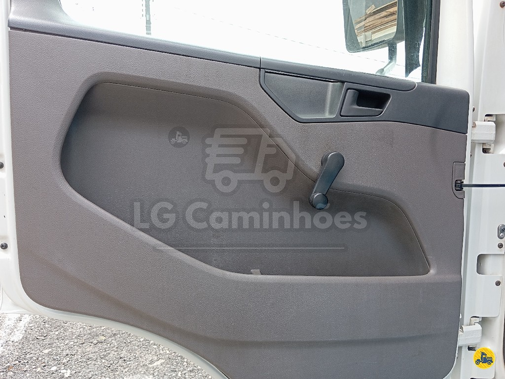 Caminhão VOLKSWAGEN VW 24280 Baú Furgão ANO 2013 de LG Caminhões no Paraná