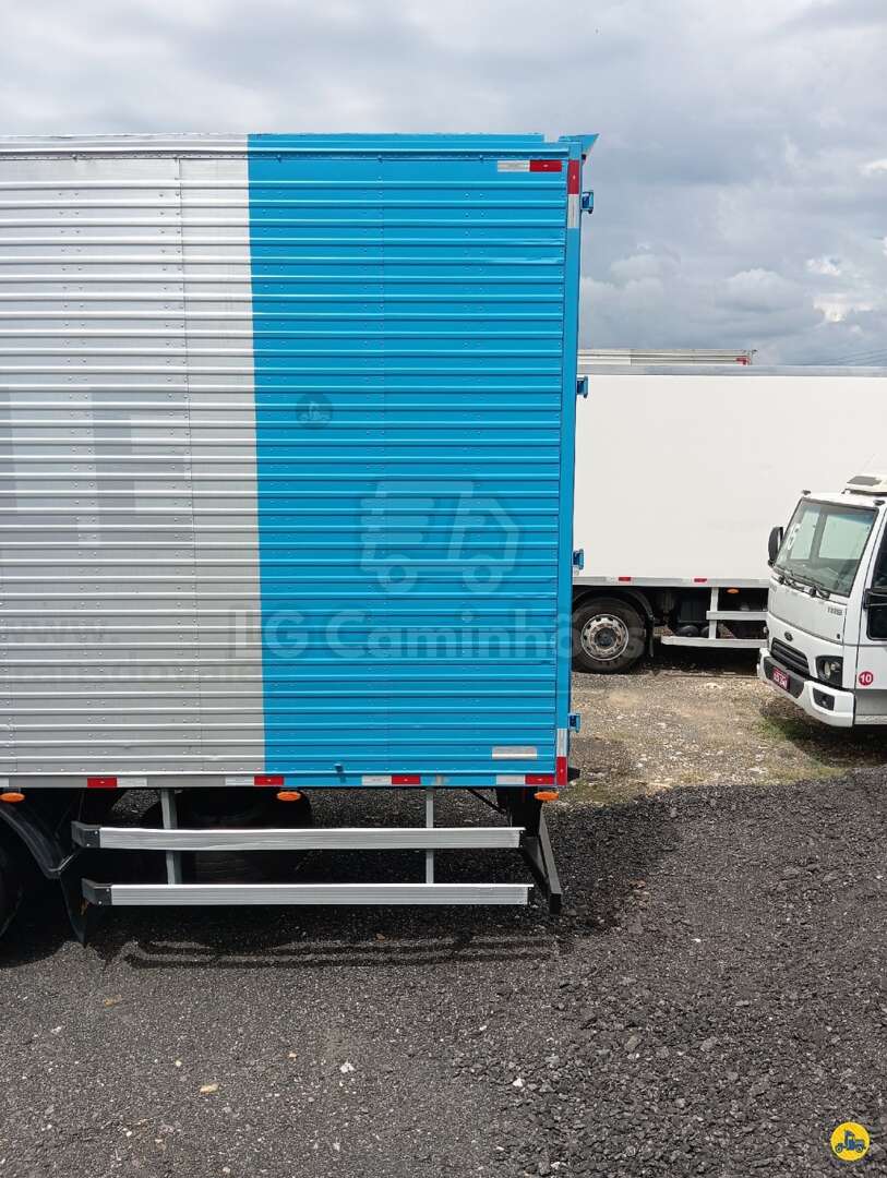 Caminhão VOLKSWAGEN VW 24280 Baú Furgão ANO 2013 de LG Caminhões no Paraná
