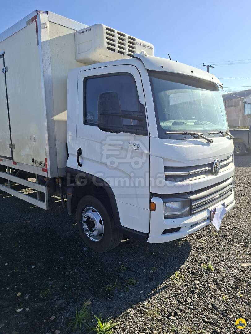 Caminhão VOLKSWAGEN VW 11180 Baú Frigorífico ANO 2022 de LG Caminhões no Paraná