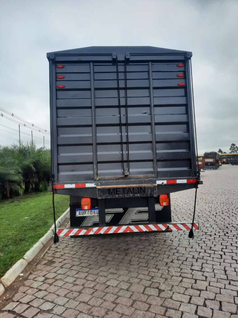 Caminhão FORD CARGO 815 Boiadeiro ANO 2012 de LG Caminhões no Paraná