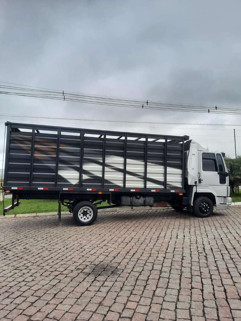 Caminhão FORD CARGO 815 Boiadeiro ANO 2012 de LG Caminhões no Paraná