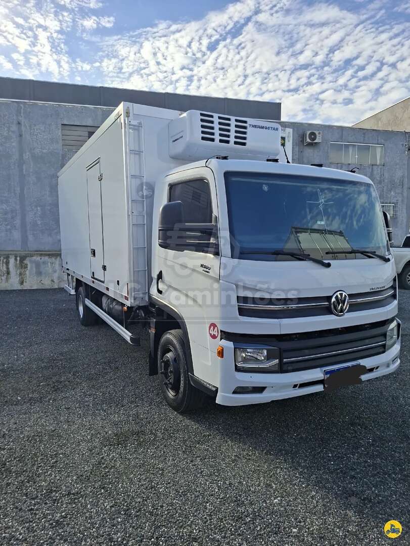 Caminhão VOLKSWAGEN VW 11180 Baú Refrigerado ANO 2020 de LG Caminhões no Paraná