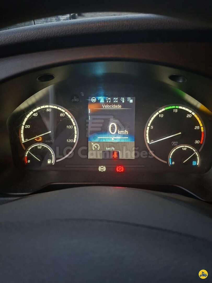 Caminhão MERCEDES BENZ MB 1117 Baú Frigorífico ANO 2026 de LG Caminhões no Paraná