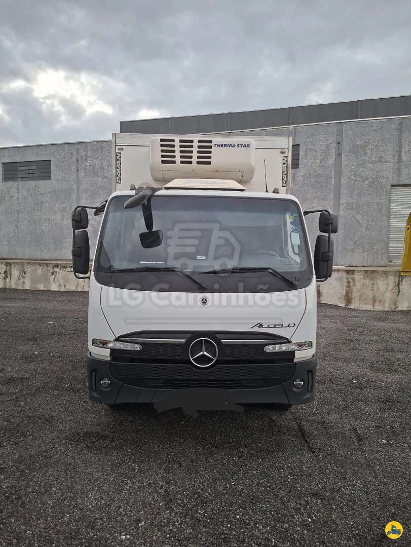 Caminhão MERCEDES BENZ MB 1117 Baú Frigorífico ANO 2026 de LG Caminhões no Paraná