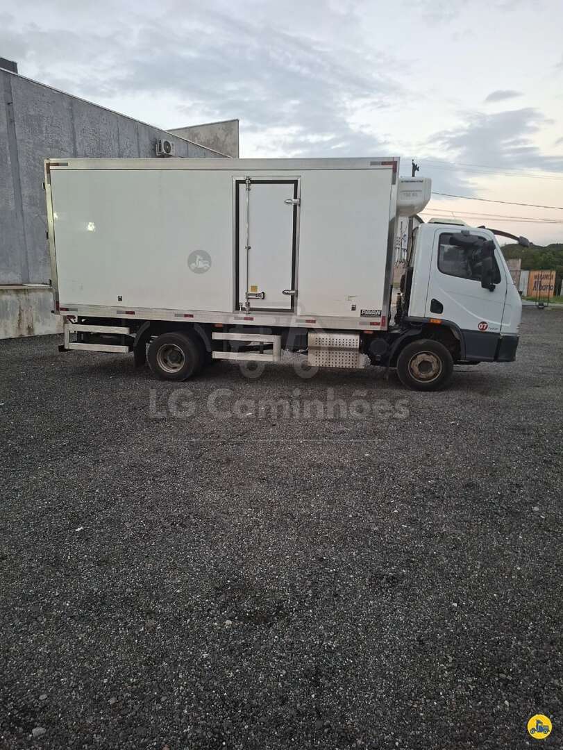 Caminhão MERCEDES BENZ MB 1117 Baú Frigorífico ANO 2026 de LG Caminhões no Paraná