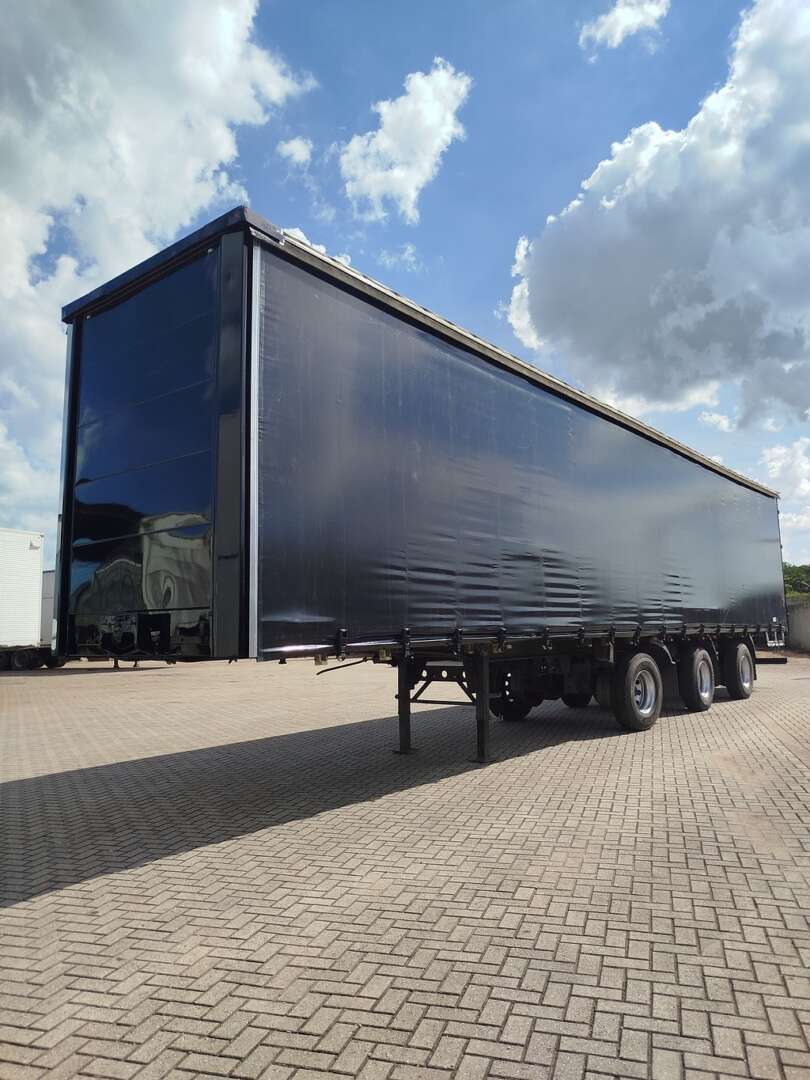 Carreta SEMI-REBOQUE BAU SIDER Facchini ANO 2007 1+1+1 Vanderleia de Vander Sider no Paraná