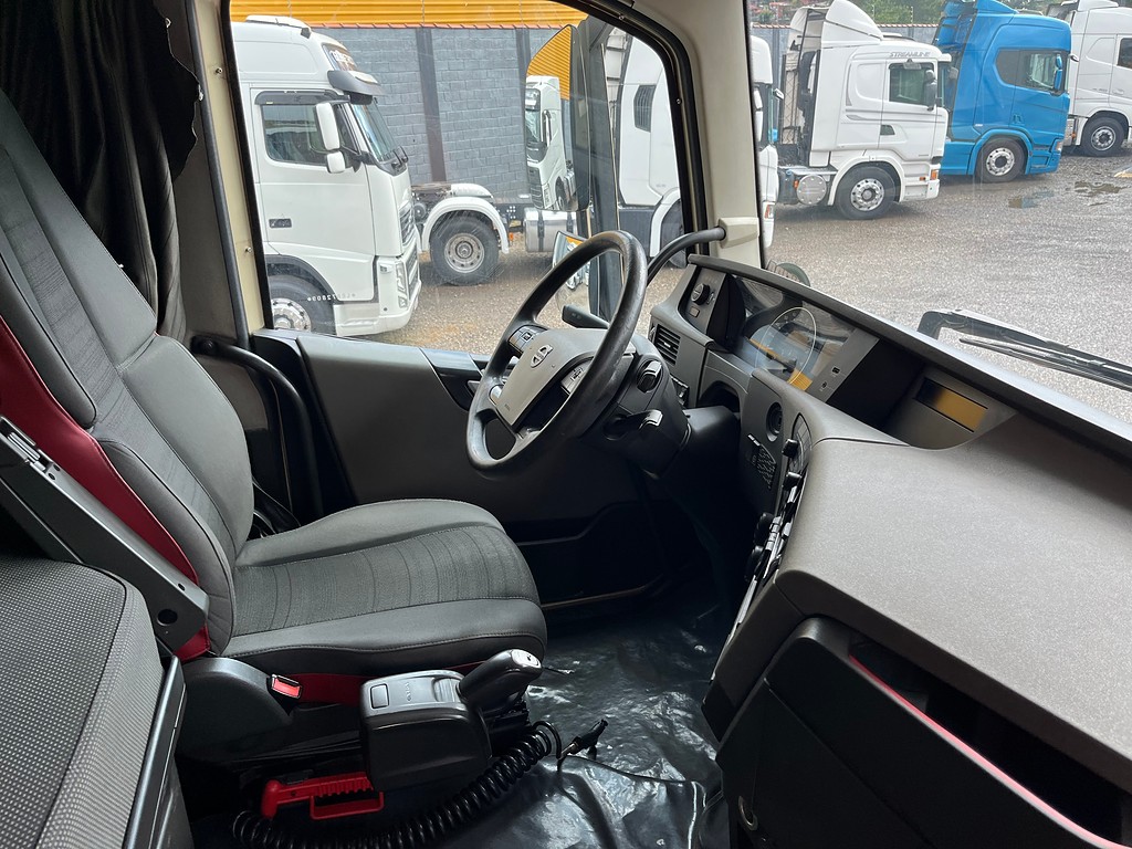Caminhão VOLVO FH 500 Cavalo Mecânico ANO 2020 de Siqueira Caminhões em São Paulo