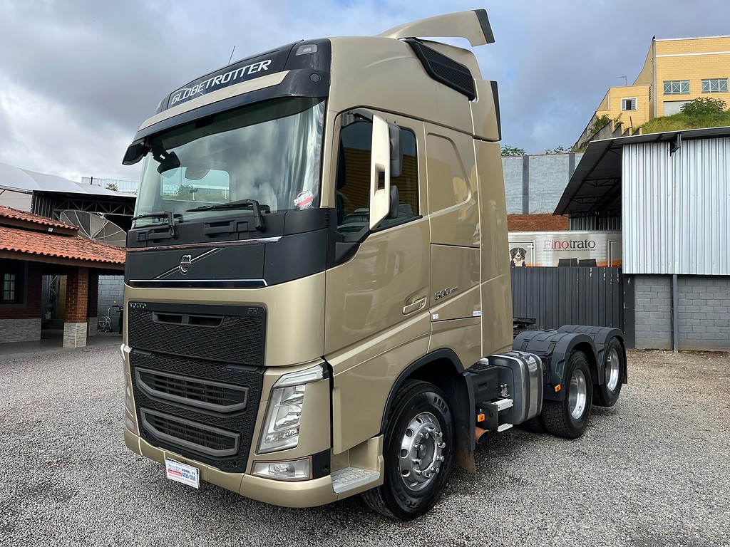 Caminhão VOLVO FH 500 Chassis ANO 2020 de Siqueira Caminhões em São Paulo