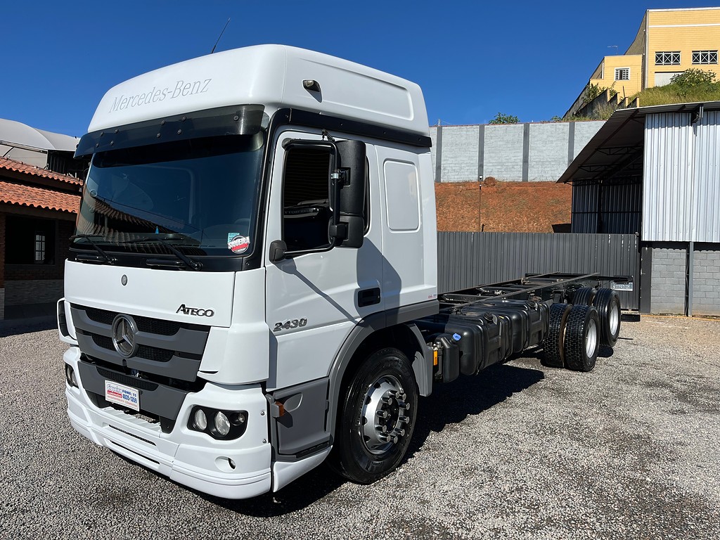 Caminhão MERCEDES BENZ MB 2430 Chassis ANO 2021 de Siqueira Caminhões em São Paulo