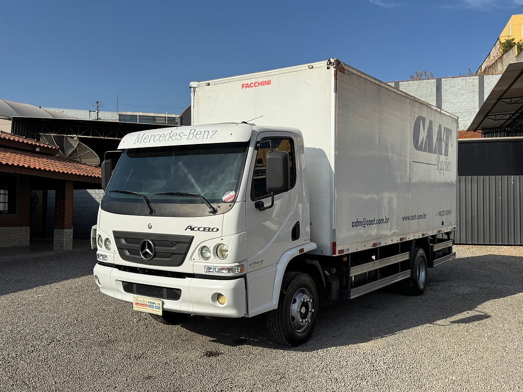 Caminhão MERCEDES BENZ MB 1016 Baú Furgão ANO 2018 de Siqueira Caminhões em São Paulo