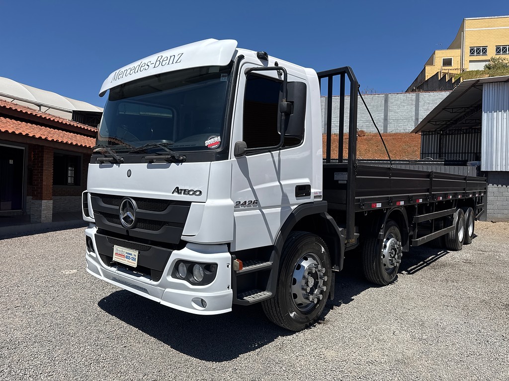 Caminhão MERCEDES BENZ MB 2426 Carroceria ANO 2012 de Siqueira Caminhões em São Paulo